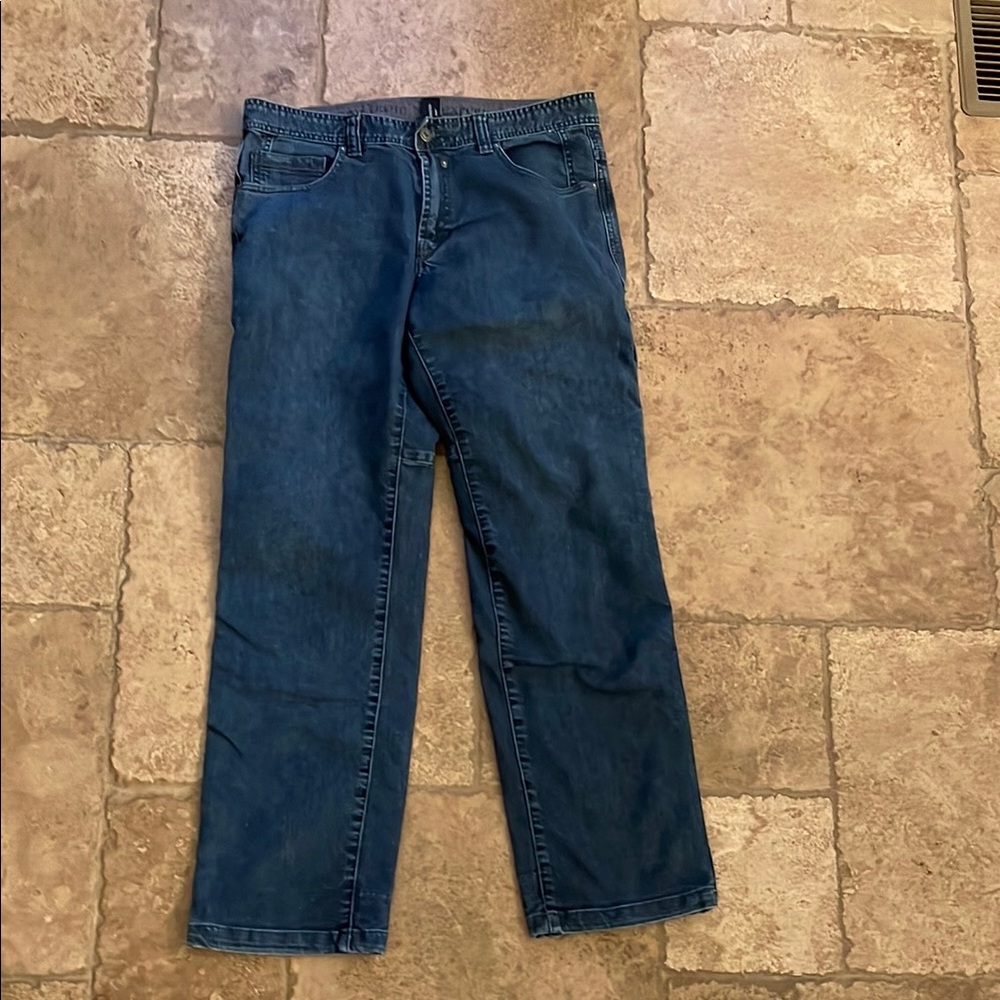 Very soft, straight fit, side zip pocket